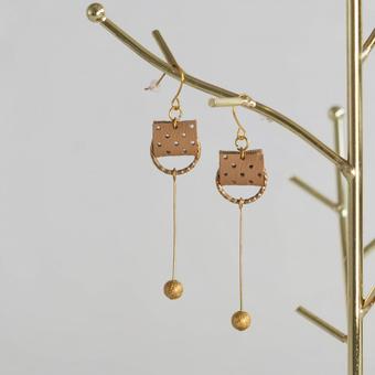 ゴールド金具合皮のピアス ピアス,アクセサリー,ハンドメイドの写真素材