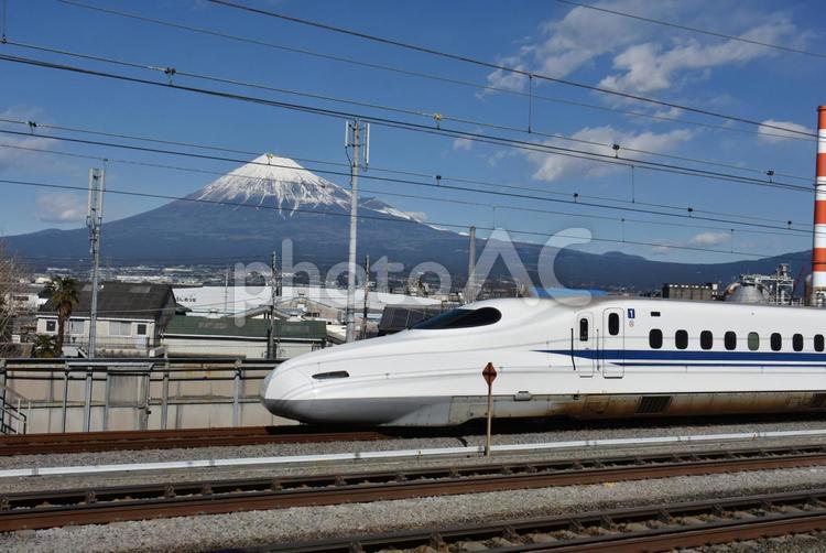 東海道新幹線　新富士駅　008  富士山 こだま,ひかり,スピードの写真素材