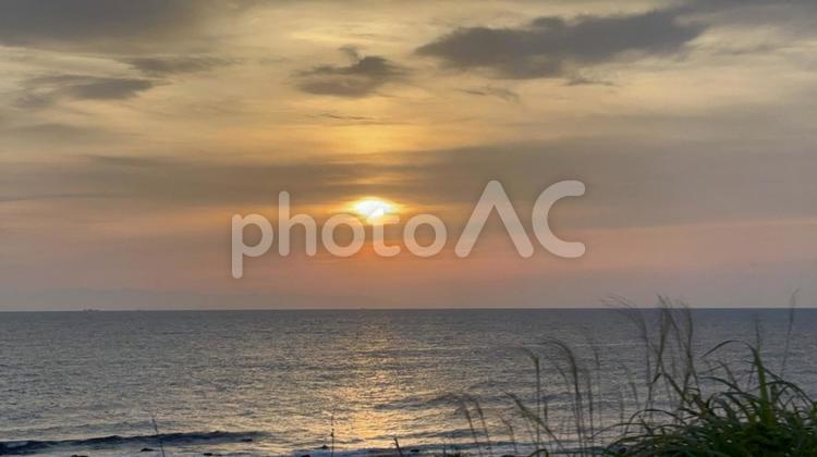 夕焼け　海岸 海,夕焼け,たそがれの写真素材