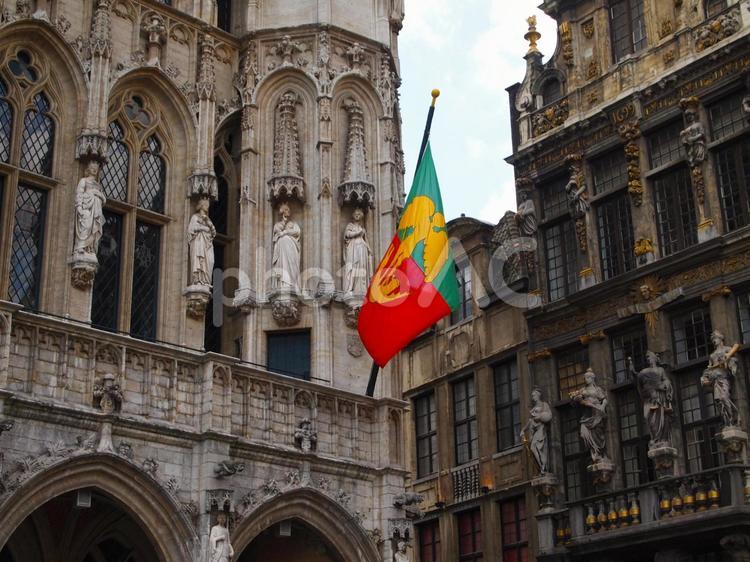 グランプラスの旗 ベルギー,ブリュッセル,グランプラスの写真素材