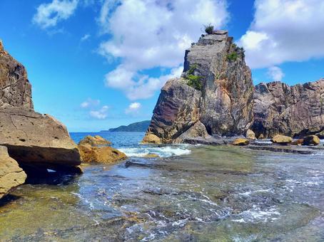 橋杭岩の青い空と串本洋の夏の海 橋杭岩の青い空と串本洋の夏の海 橋杭岩,海,岩の写真素材