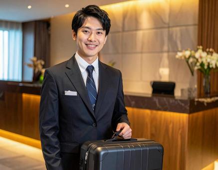 働く人・ホテルマン・お荷物お運びします 働く人・ホテルマン・お荷物お運びしますの写真