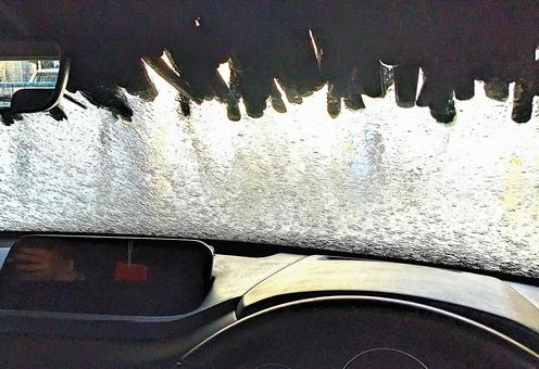 洗車完了を待つ車内 洗車完了を待つ車内 洗車機,水滴,雨の写真素材
