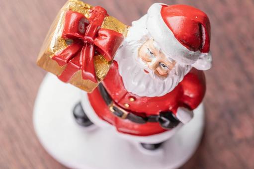 クリスマス飾りのサンタ人形とプレゼント サンタクロース,サンタ,人形の写真素材