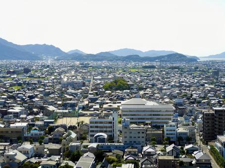 亀山公園から見下ろす丸亀市街地西方 亀山公園から見下ろす丸亀市街地西方 丸亀市,丸亀城,城下町の写真素材