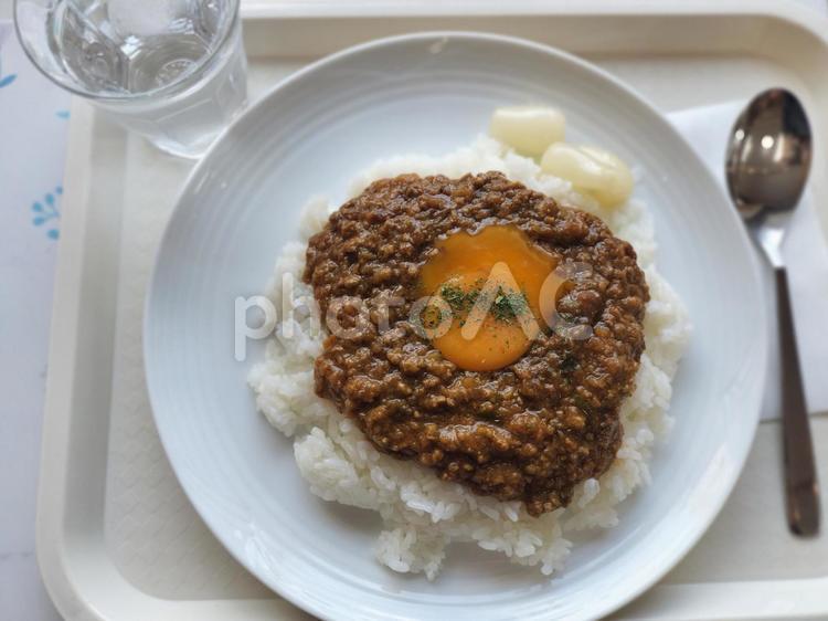 喫茶店のキーマカレー　卵　スプーン カレー,キーマカレー,カレーライスの写真素材