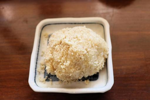 長野県小諸市の名物「くるみおはぎ」 長野県小諸市の名物「くるみおはぎ」の写真