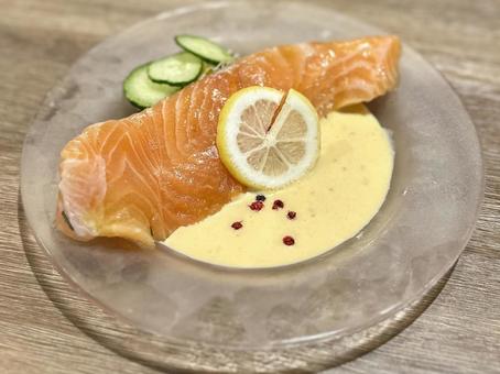 サーモンのミ・キュイサワークリームソース サーモン,ミキュイ,サワークリームの写真素材