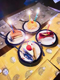 色とりどりのキャンドルケーキ 色とりどりのキャンドルケーキ ケーキ,誕生日,デザートの写真素材