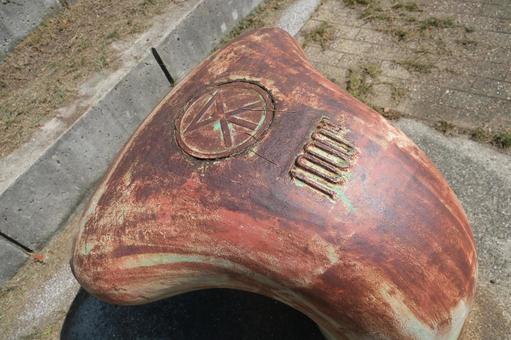 錆びた鋳物製古いボラードと大阪府章マーク ボラード,bollard,車止めの写真素材