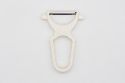 白背景に皮むき器 ピーラー,皮むき器,調理器具の写真素材