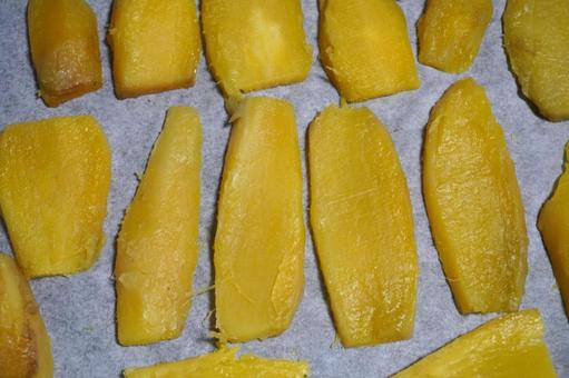 干し芋作り（オーブンレンジ）04 干し芋作り,サツマイモ,薩摩芋の写真素材