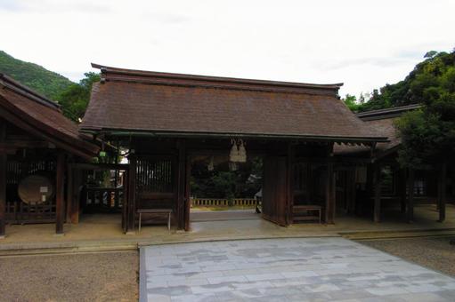 島根県-美保神社-神門-境内側の写真