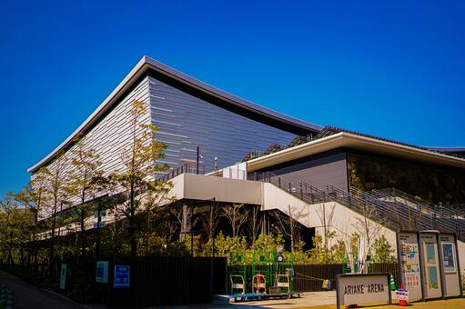 青空に映える有明アリーナ 大型施設,体育館,スポーツ施設の写真素材