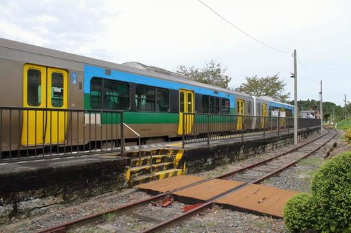JR久留里線、上総亀山駅、ホーム jr,jr東日本,久留里線の写真素材