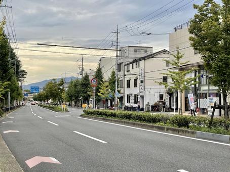 曇天の京都百万遍今出川通 曇天の京都百万遍今出川通 今出川通,百万遍,道路の写真素材