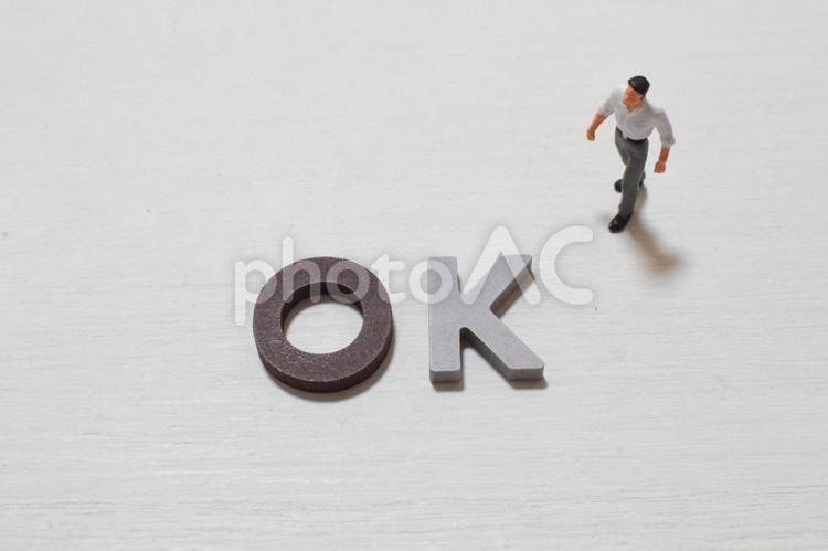 OKの文字とビジネスマン① オーケー,ok,マルの写真素材