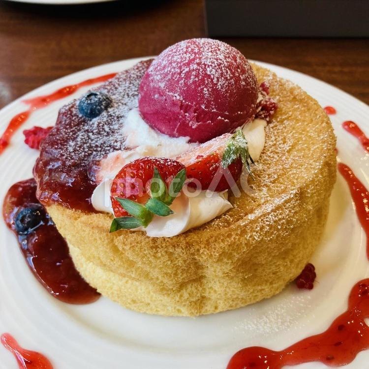 3種のベリーのパンケーキ パンケーキ,ベリー,スイーツの写真素材