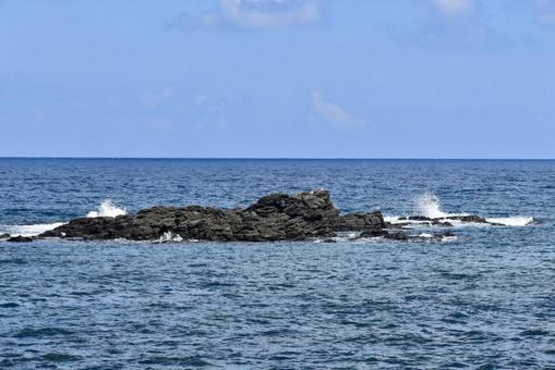 日本海の岩場 日本海の岩場 岩礁,岩場,浅瀬の写真素材