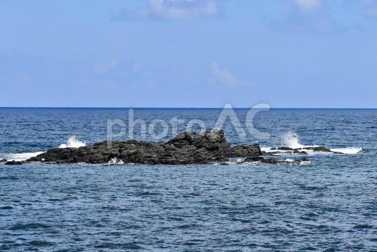 日本海の岩場 岩礁,岩場,浅瀬の写真素材