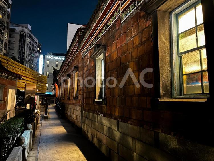 台湾の龍山寺の外壁 台湾,台北,外国の写真素材