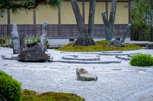 枯山水 枯山水 苔むす,侘び寂び,和風庭園の写真素材
