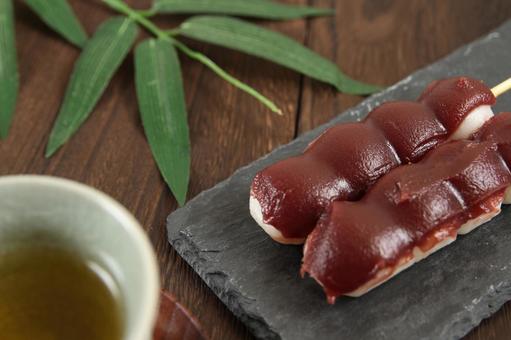 あん団子と緑茶の和菓子 あん団子と緑茶の和菓子 あん団子,あんこ,団子の写真素材