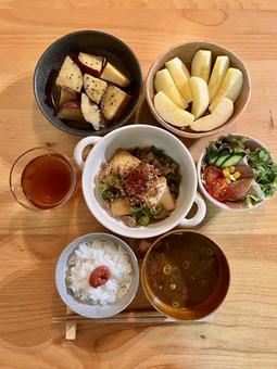 厚揚げとピーマンのとろとろそぼろ餡定食 厚揚げとピーマンのとろとろそぼろ餡定食の写真