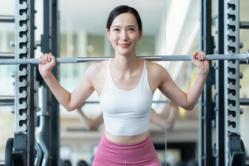 スポーツジムでトレーニングをする若い男女 スポーツジム,フィットネス,ダイエットの写真素材