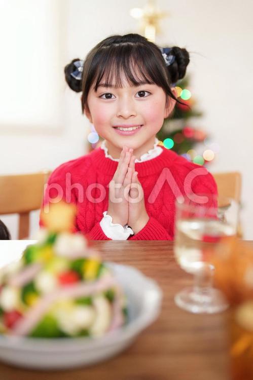 いただきますのポーズをする女の子 女の子,いただきます,手を合わせるの写真素材