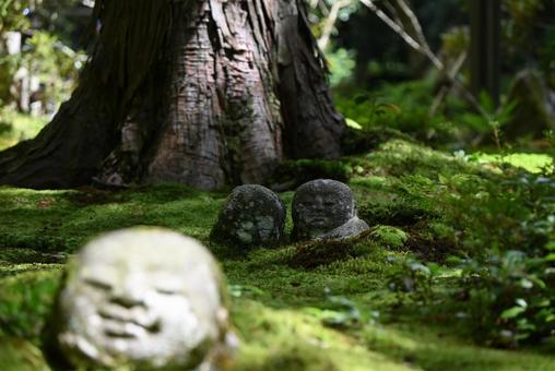 わらべ地蔵 大原三千院,わらべ地蔵,寺の写真素材