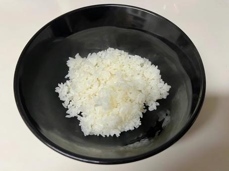 炊きたての白米と黒い器 ご飯,白米,炊きたての写真素材