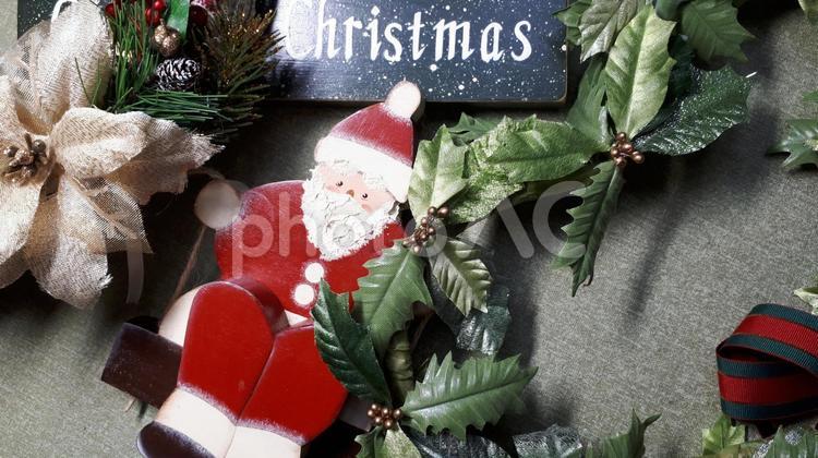 サンタクロース　クリスマスリース サンタクロース,クリスマス,冬の写真素材