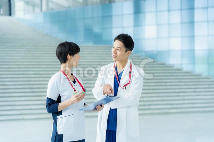病院で働く医療スタッフ 病院,医師,看護師の写真素材