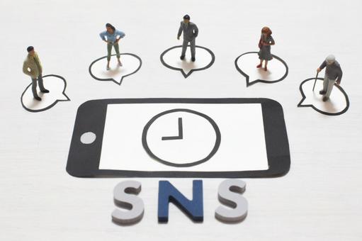 SNSに依存するたくさんの人々 SNSに依存するたくさんの人々 ソーシャルネットワーキングサー,ネット,ブログの写真素材