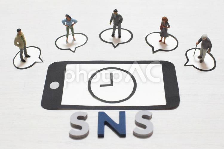 SNSに依存するたくさんの人々 ソーシャルネットワーキングサー,ネット,ブログの写真素材