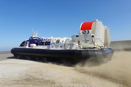 砂浜を登るホバークラフト ホーバークラフト,ホバークラフト,船の写真素材