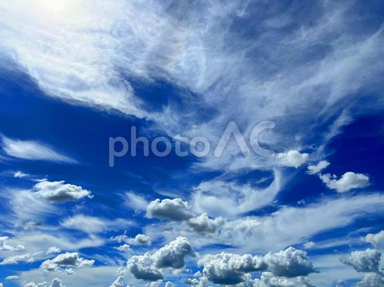 うねる雲 空,晴れ,背景の写真素材