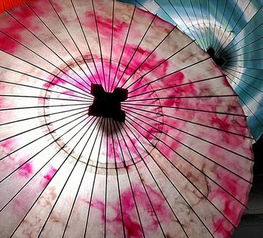 和傘イルミネーション 和傘,和紙,美濃和紙の写真素材