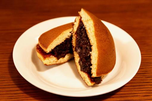 美味しいどら焼き(断面) 美味しいどら焼き(断面)の写真