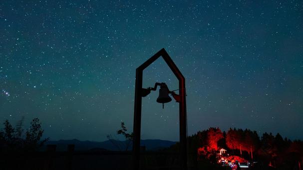 星降る夜に響く鐘 星降る夜に響く鐘 星空,鐘,夜の写真素材