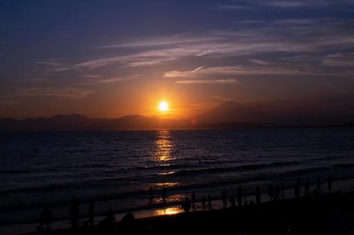 夕焼け 夕焼け 夕焼け,夕焼,夕日の写真素材