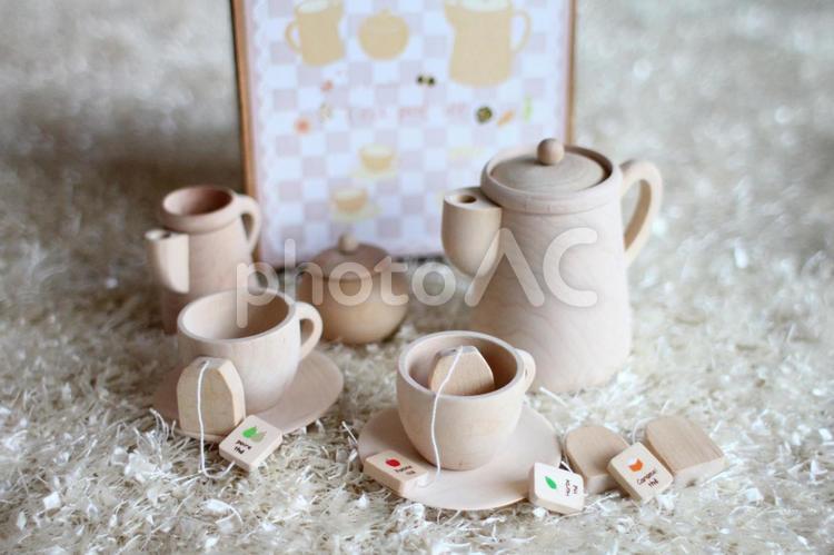 木のおままごとティーセット 紅茶,おままごと,ティータイムの写真素材