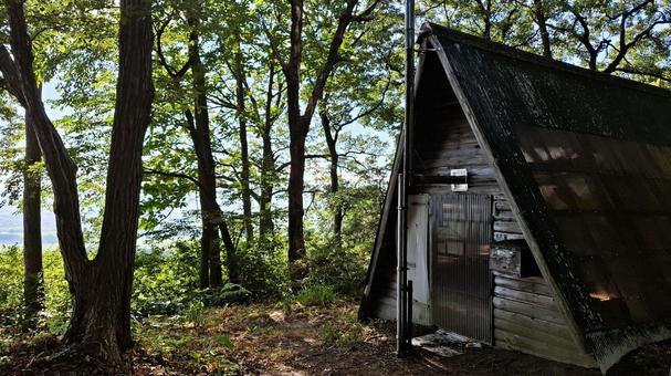 Mountain hut on the mountaintop, JPG