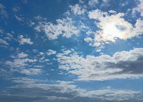 秋の空の雲⑤ 幻想的,空,雲の写真素材