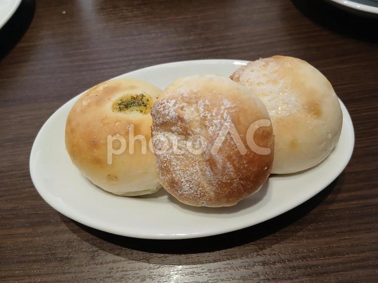 三種のminiパン～米粉、ガーリック パン,mini,外食の写真素材