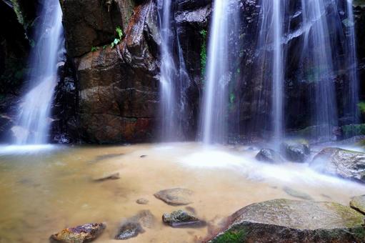 観光名所・金引きの滝 観光名所・金引きの滝 滝,瀧,金引きの滝の写真素材
