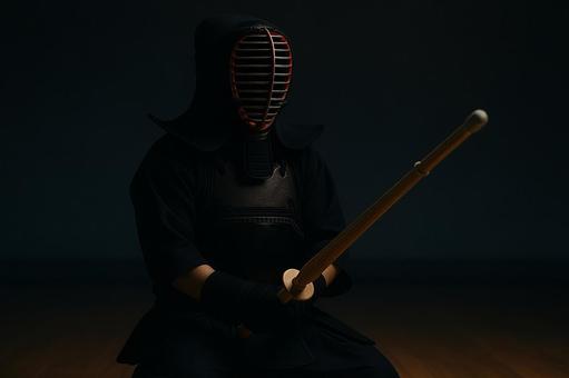 剣道の中段構え 剣道の中段構えの写真