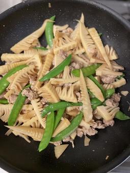 筍と豚肉の炒め物 筍と豚肉の炒め物 フライパン,野菜,炒め物の写真素材