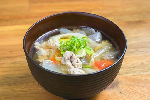 具だくさん豚汁 豚汁,味噌汁,和食の写真素材
